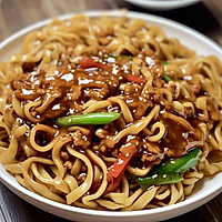 The noodles covered with minced meat in sauce are really amazing ! I really want to have one bite after another. It’s so enjoyable. Illustration of how to make it 7