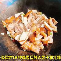 #QuickGET Rich Spring Festival Family Banquet# Recipe for stir-fried pork slices with dried fragrant seeds Illustration 3