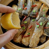 Griddle-baked silver carp - a delicious and tender appetizer Illustration of how to make the appetizer #Tmall Delicious Miaomiaowu# 12