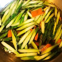 Illustration 5 of how to make colorful fried asparagus, a must-eat dish of Lion Family in spring. 