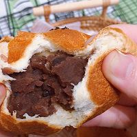 Illustration of how to make classic red bean breakfast buns 16