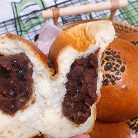 Illustration of how to make classic red bean breakfast buns 18