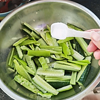 Illustration of how to make pickled cucumbers as an appetizer in summer 4