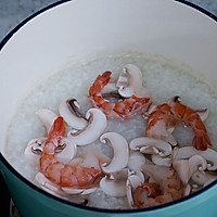 Illustration of how to make fresh shrimp and mushroom porridge#kitchenzhiyusystem# 4