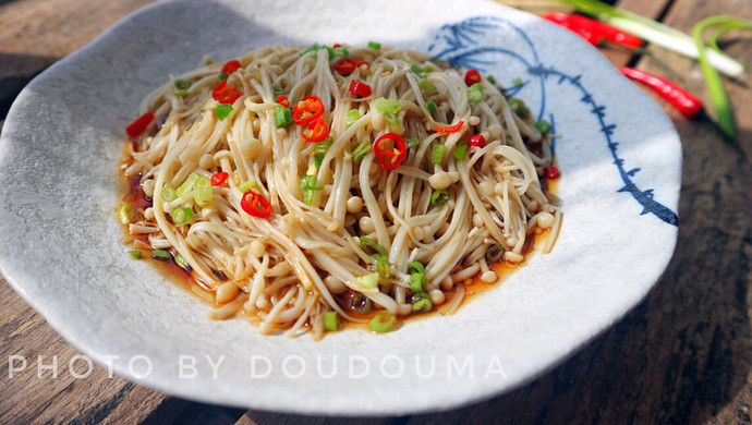 Boiled Enoki Mushrooms