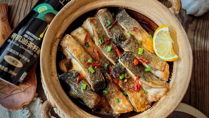 Baked silver carp in dry pot