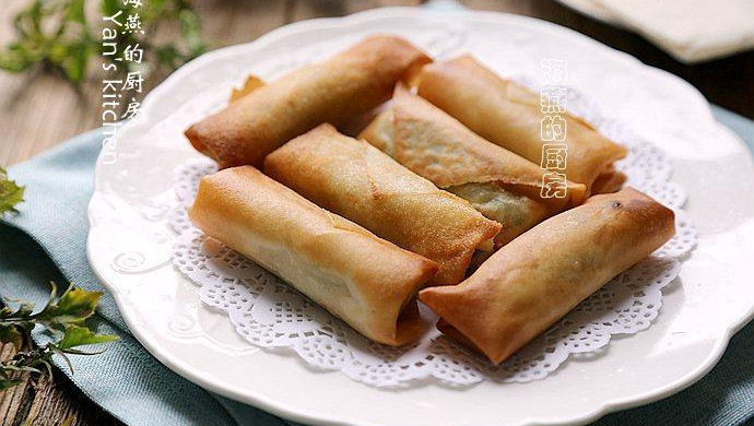 Shepherd's purse spring rolls with bamboo shoots