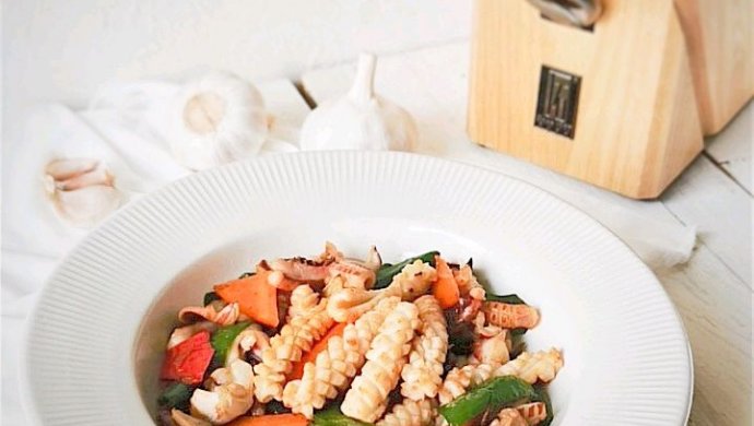 Stir-fried squid flowers