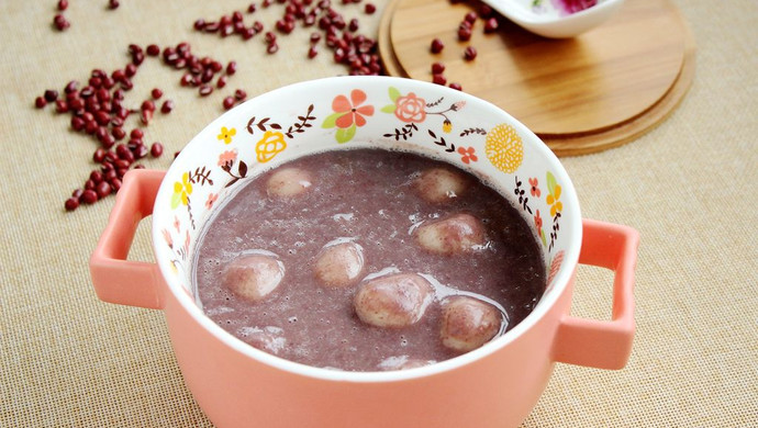 Red bean paste glutinous rice balls