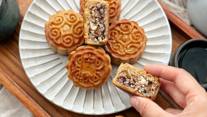 Rose and Five Nuts Mooncake