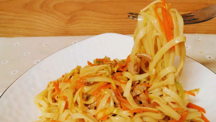 Fried noodles with shredded pork