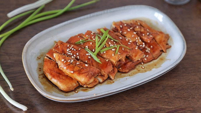 Low-fat and high-protein pan-fried chicken steak