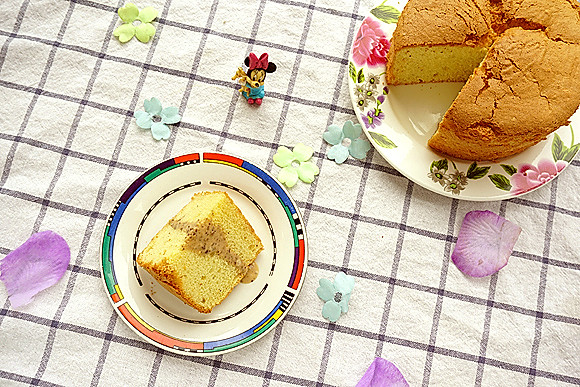 Baked Chiffon Cake with Sesame Salad Sauce