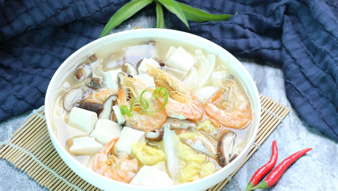 Baby cabbage boiled tofu soup