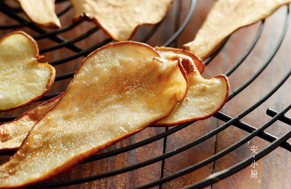 Grilled pear slices