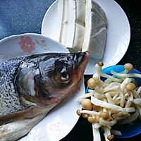 Illustration of how to make tofu and fish head soup 1