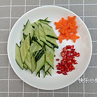 Illustration of how to make white fungus mixed with cucumber 2