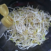 One yuan to remove moisture from the body - vinegar-soaked mung bean sprouts Illustration of how to do it 5