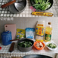 Illustration of how to make ham sausage noodles 1