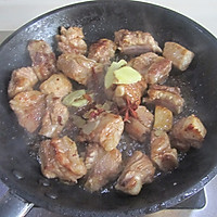 Illustration of how to cook pork ribs with yuba 4