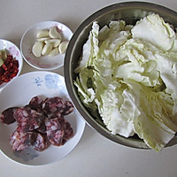 Illustration of how to make sausage and shredded cabbage 1