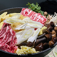 Illustration of how to make sukiyaki in winter 2