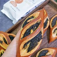 Illustration of how to make black sesame lye bread 7