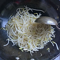 One dollar to remove moisture from the body - vinegar-soaked mung bean sprouts Illustration of how to do it 8