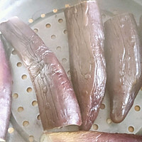 Illustration of how to make cold hand-shred eggplant strips 3