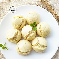 Illustration of how to make cornmeal flowering steamed buns 11