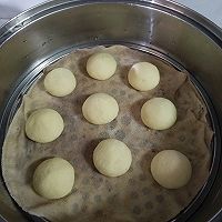 Illustration of how to make cornmeal flowering steamed buns 10