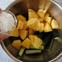 #与SamStartSummer Food Plan#Cucumber mixed with pineapple Illustration of how to do it 3