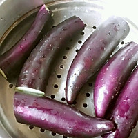 Illustration of how to make cold hand-shred eggplant strips 2