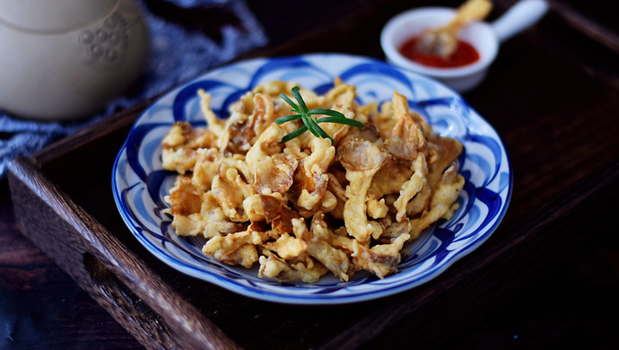 Dry fried fresh mushrooms