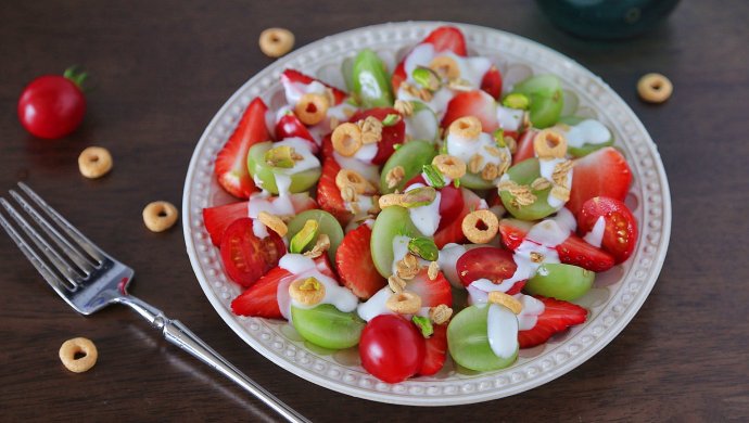 Nut Yoghurt Fruit Salad