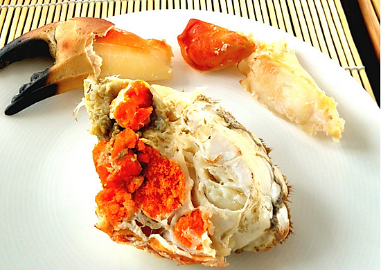 Steamed golden bread crab