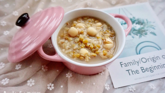 Lotus seed and mung bean porridge