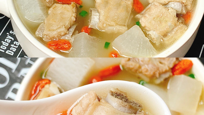 Radish pork ribs soup