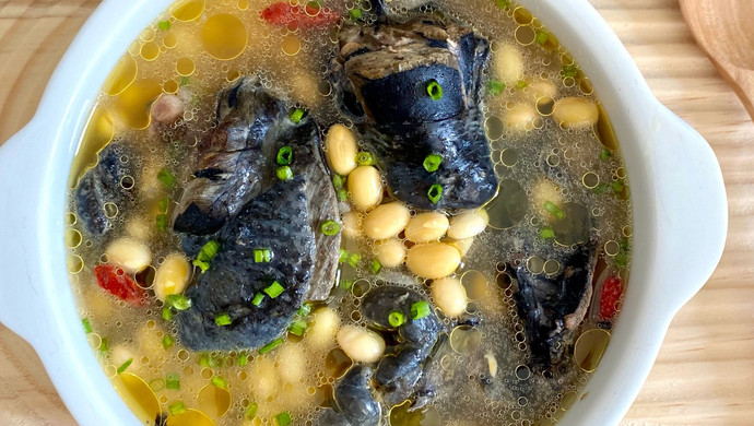 Soybean black chicken soup