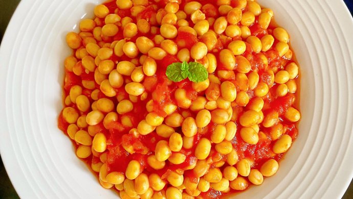 Soybeans with Tomato Sauce