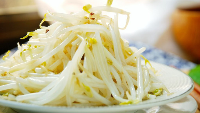 Vinegar mung bean sprouts