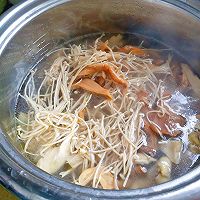 Autumn Nourishing Soup~How to make Tubular Bone Old Duck Mixed Mushroom Soup Illustration 11