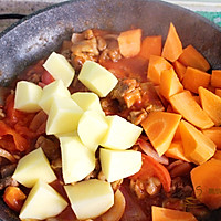 Illustration of how to make stomach-warming tomato and beef brisket soup 10