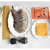 Illustration of how to make thirteen-spice shrimp and cheese pasta 1