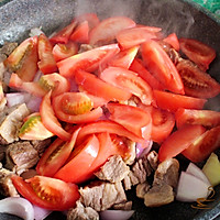 Illustration of how to make stomach-warming tomato and beef brisket soup 8