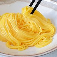 # onion companion bean paste can be dipped in good stir-fry#egg sauce mix Illustration of how to make corn noodles 15