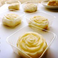 Illustration of how to make durian cheese snowskin mooncakes 8