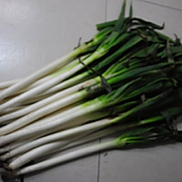 Illustration of how to store green onions in winter 1