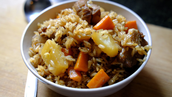 Braised rice with potatoes and pork ribs