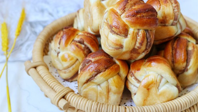 Hydrangea bread with red bean paste